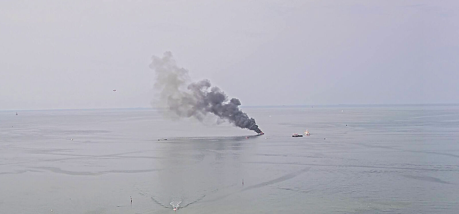 Seenotretter im Einsatz für brennende Barkasse vor Warnemünde