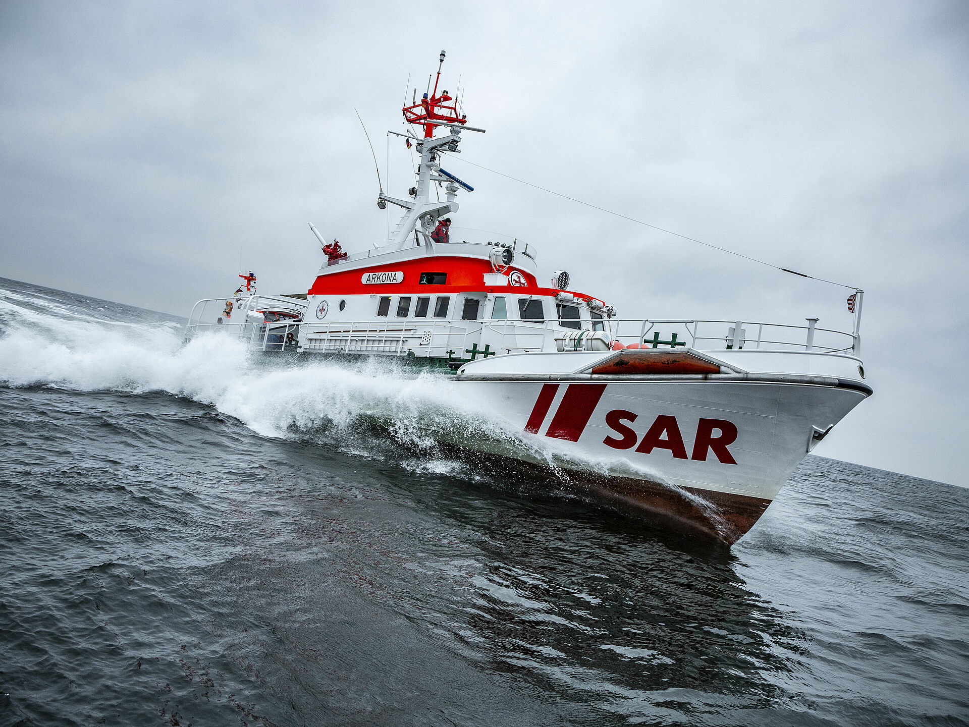 Seenotretter befreien auf der Ostsee vier Segler aus gefährlichen Situationen