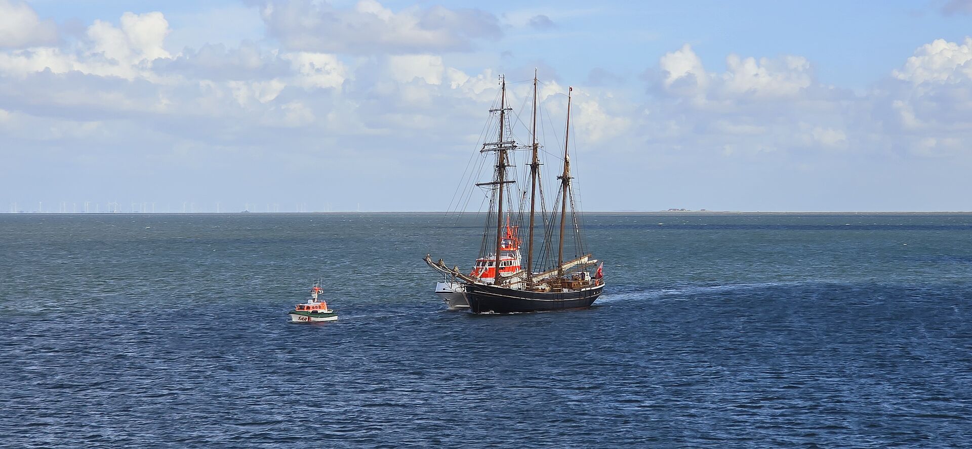 Seenotretter helfen Dreimastschoner