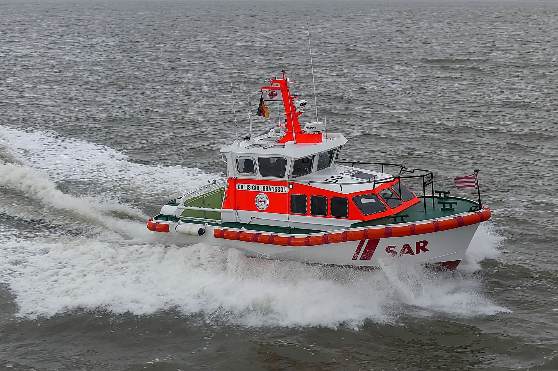 DGzRS-Seenotrettungsboot in schneller Fahrt